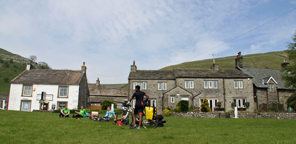 Yorkshire Dales cyclists